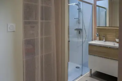 Salle de bains dans l'établissement Ker Gavilou