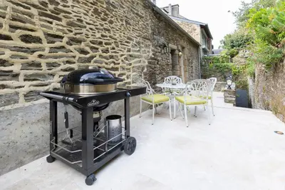 Barbecue disponible mis à disposition des clients de la villa