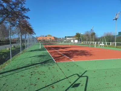 Tennis ou squash au sein de la maison de vacances ou à proximité