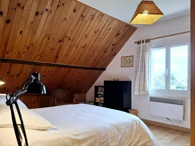 Télévision ou salle de divertissement dans l'établissement Maison accueillante proche plage pour 6 personnes - FR-1-788-89