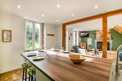 Cuisine ou kitchenette dans l'établissement Le Lotus - 1000 m² de jardin