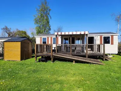 Jardin de l'établissement Bungalow accueillant à La Haye avec piscine