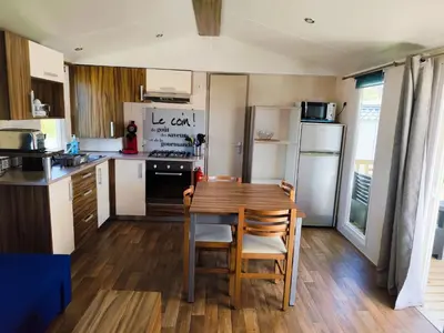Cuisine ou kitchenette dans l'établissement Bungalow 3 chambres à La Haye