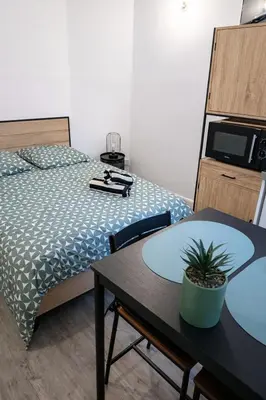 Un ou plusieurs lits dans un hébergement de l'établissement Charmant studio rue de Bayeux au Cœur de Caen