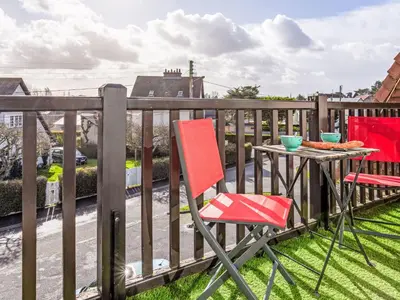 Balcon ou terrasse dans l'établissement Apartment Le Surcouf-4 by Interhome