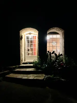 Jardin de l'établissement Le mélèze, dans la baie du Mont-Saint-Michel