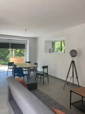 Coin salon dans l'établissement Gîte Les Douets