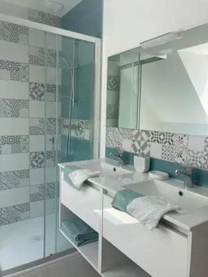 Salle de bains dans l'établissement Gîte Les Douets