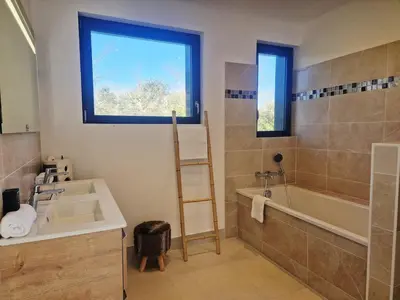 Salle de bains dans l'établissement Villa Saint-Jean
