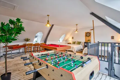 Salle de jeux dans l'établissement Maison de ville 12p - Plages du débarquement