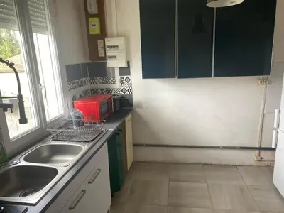 Cuisine ou kitchenette dans l'établissement Maison de ville mitoyenne 4 chambres
