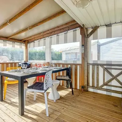2 Bedroom Pet Friendly Stacaravan In Cancale