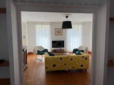 Télévision ou salle de divertissement dans l'établissement L' Annexe Barneville Bourg