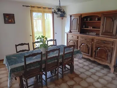 Coin salon dans l'établissement Grande maison à la campagne
