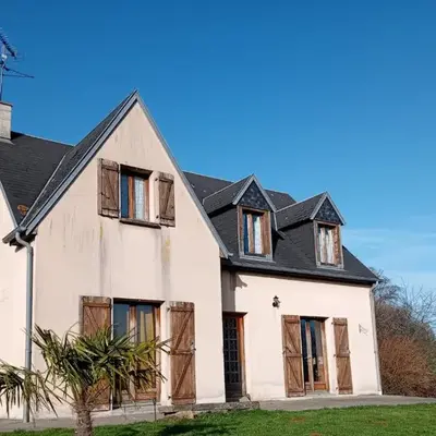 Grande maison à la campagne