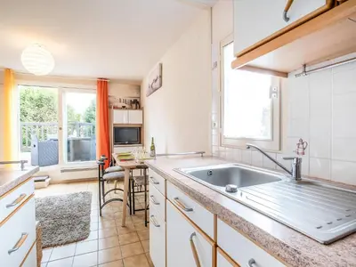 Cuisine ou kitchenette dans l'établissement Apartment Les christophines-3 by Interhome