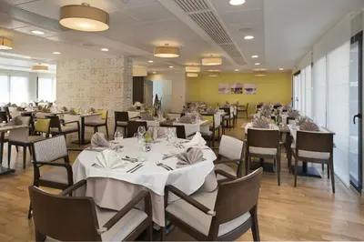 Restaurant ou autre lieu de restauration dans l'établissement Résidence Séniors Domitys Le Pupitre d'Or