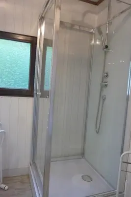Salle de bains dans l'établissement Relais Du Saussay