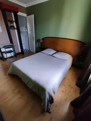 Un ou plusieurs lits dans un hébergement de l'établissement Hôtel Saint - Pierre