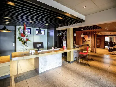 Télévision ou salle de divertissement dans l'établissement ibis Cherbourg La Glacerie