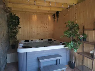 Plan de l'établissement Domaine LVD avec SPA, bois et rivière privée