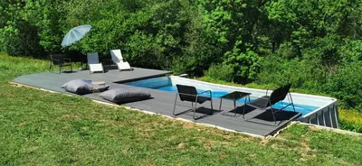 Jardin de l'établissement Domaine LVD avec SPA, bois et rivière privée