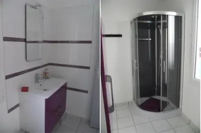 Salle de bains dans l'établissement Les Sables d'or