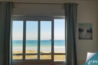 Vue générale sur la mer ou vue sur la mer prise depuis la maison de vacances
