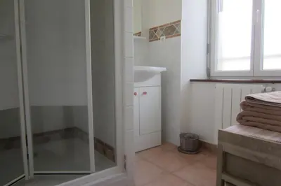 Salle de bains dans l'établissement Gîtes de la Croix du Bourg