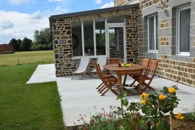 Jardin de l'établissement Gîtes de la Croix du Bourg