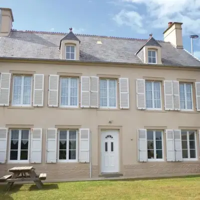 Nice Home In Saint-Marcouf With Kitchen