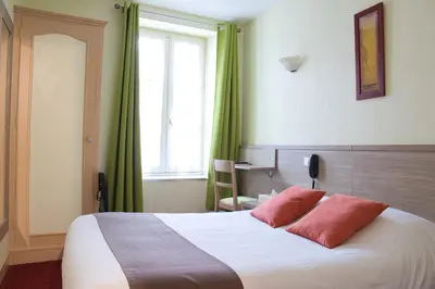 Un ou plusieurs lits dans un hébergement de l'établissement Cit'Hotel Hôtel Beauséjour