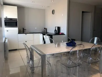 Cuisine ou kitchenette dans l'établissement La Plage d'Or