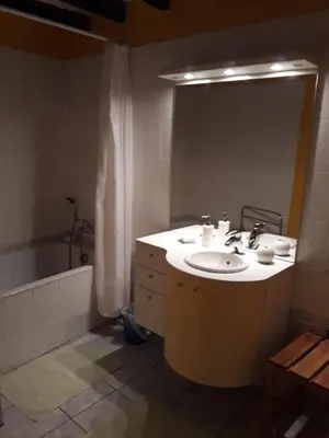 Salle de bains dans l'établissement Chambres d'hôtes Au Hameau