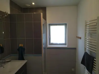 Salle de bains dans l'établissement Le Pti' chez vous