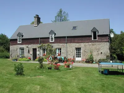 Jardin de l'établissement L'Auvraire B&B