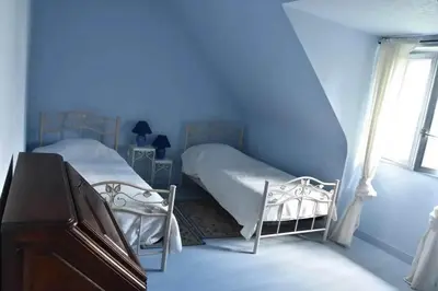 Un ou plusieurs lits dans un hébergement de l'établissement Maison de charme avec jardin à Courtils, proche du Mont Saint-Michel