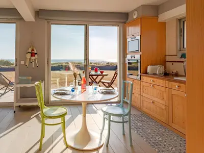 Cuisine ou kitchenette dans l'établissement Holiday Home Le Saint Germ by Interhome