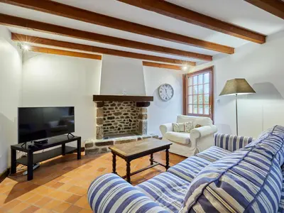 Télévision ou salle de divertissement dans l'établissement Holiday Home La Voisinière no-1 by Interhome