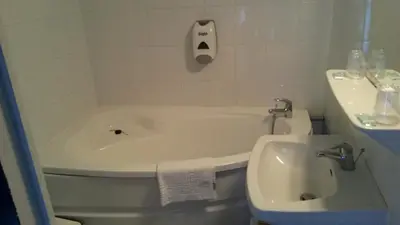 Salle de bains dans l'établissement Hotel De l'Univers