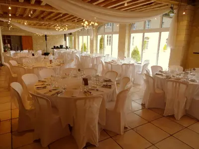 Restaurant ou autre lieu de restauration dans l'établissement Domaine De La Tour