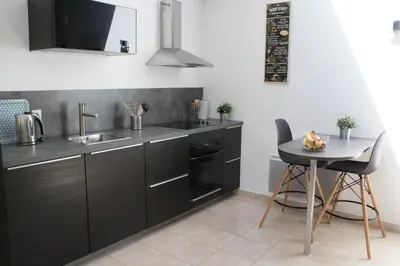 Cuisine ou kitchenette dans l'établissement Le loft du Clos d'Esquay