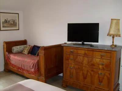 Télévision ou salle de divertissement dans l'établissement Maison des Isles