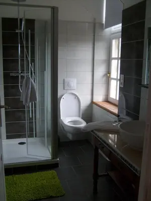 Salle de bains dans l'établissement Maison des Isles