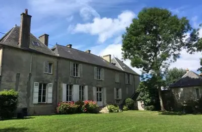 Jardin de l'établissement Les Escuries, dépendances du Château