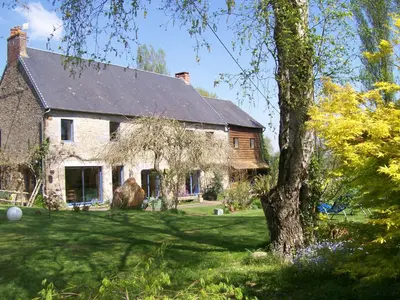 Jardin de l'établissement Les Rhodos