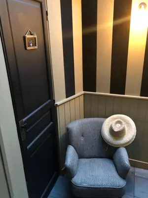 Coin salon dans l'établissement Aux 13 Arches-Logis Hôtel Restaurant