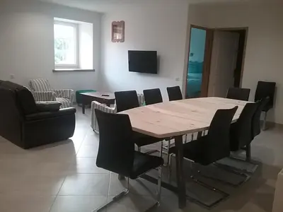 Télévision ou salle de divertissement dans l'établissement Cottage B2 Bazenville