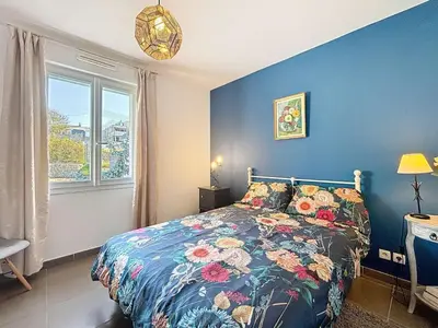 Un ou plusieurs lits dans un hébergement de l'établissement Villa à 150m de la plage avec piscine et WiFi gratuit - FR-1-361-8