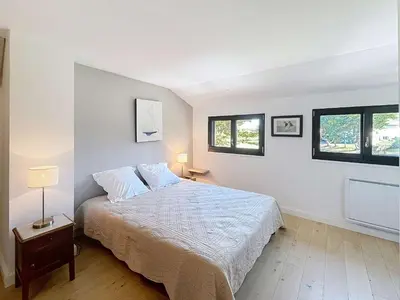 Un ou plusieurs lits dans un hébergement de l'établissement Maison de charme à 150m de la plage avec jardin, 6-8 pers, Kairon Plage - FR-1-361-56